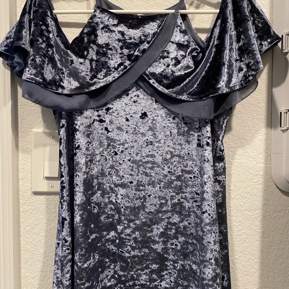White House Black Market Crushed Velvet Top - Picture 5 of 7
